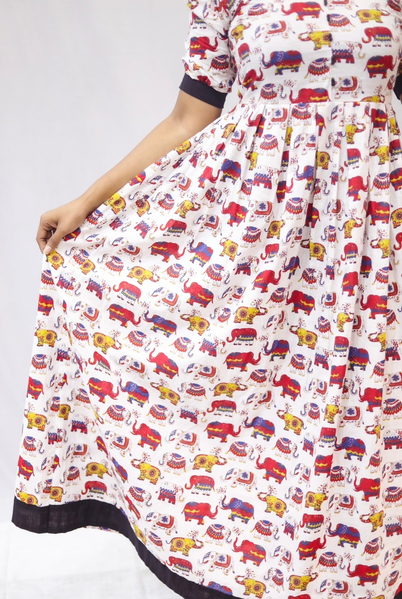 Trunk threads dress