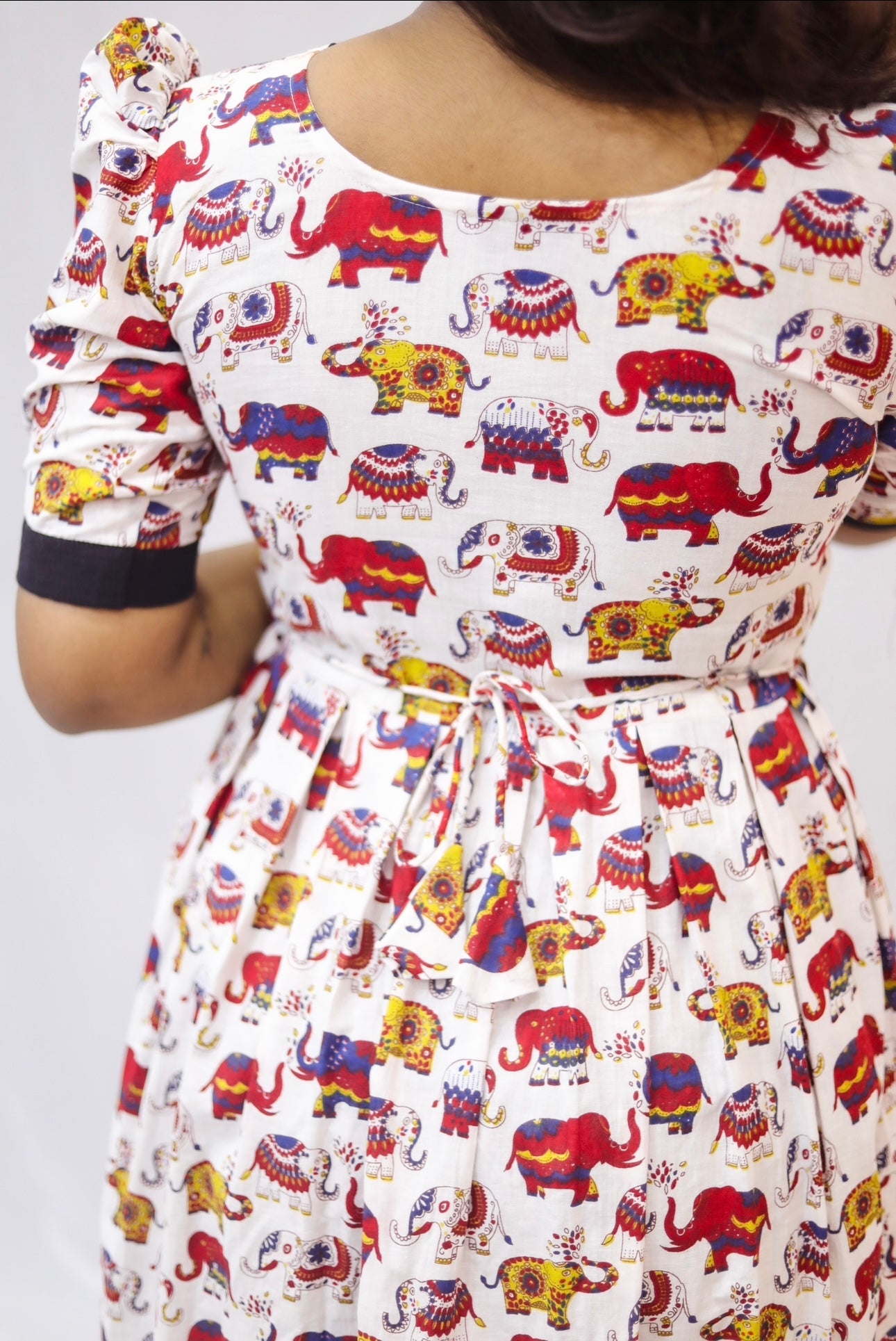 Trunk threads dress